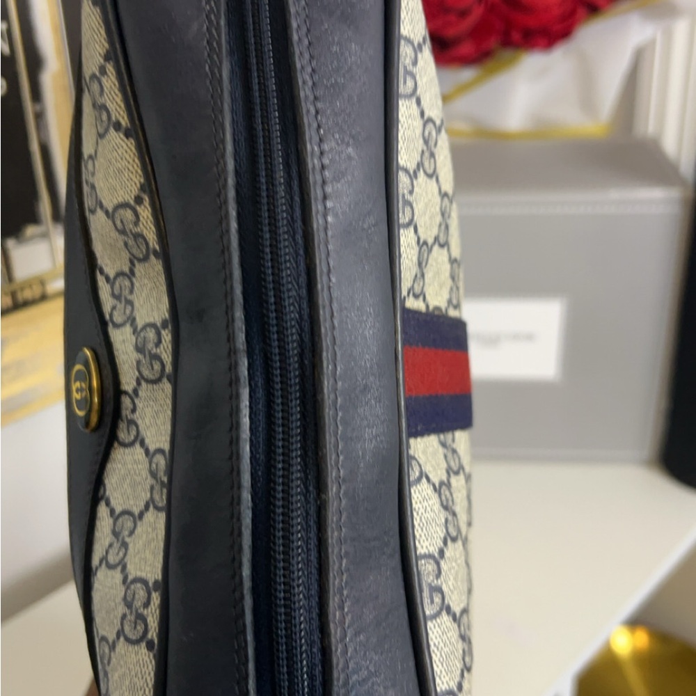 Gucci Gray Suede Interior Crossbody - Picture 12 of 12